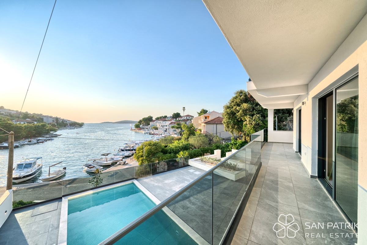 RAŽANJ – VILLA MEDITERRANEA MODERNA IN PRIMA FILA SUL MARE CON PISCINA