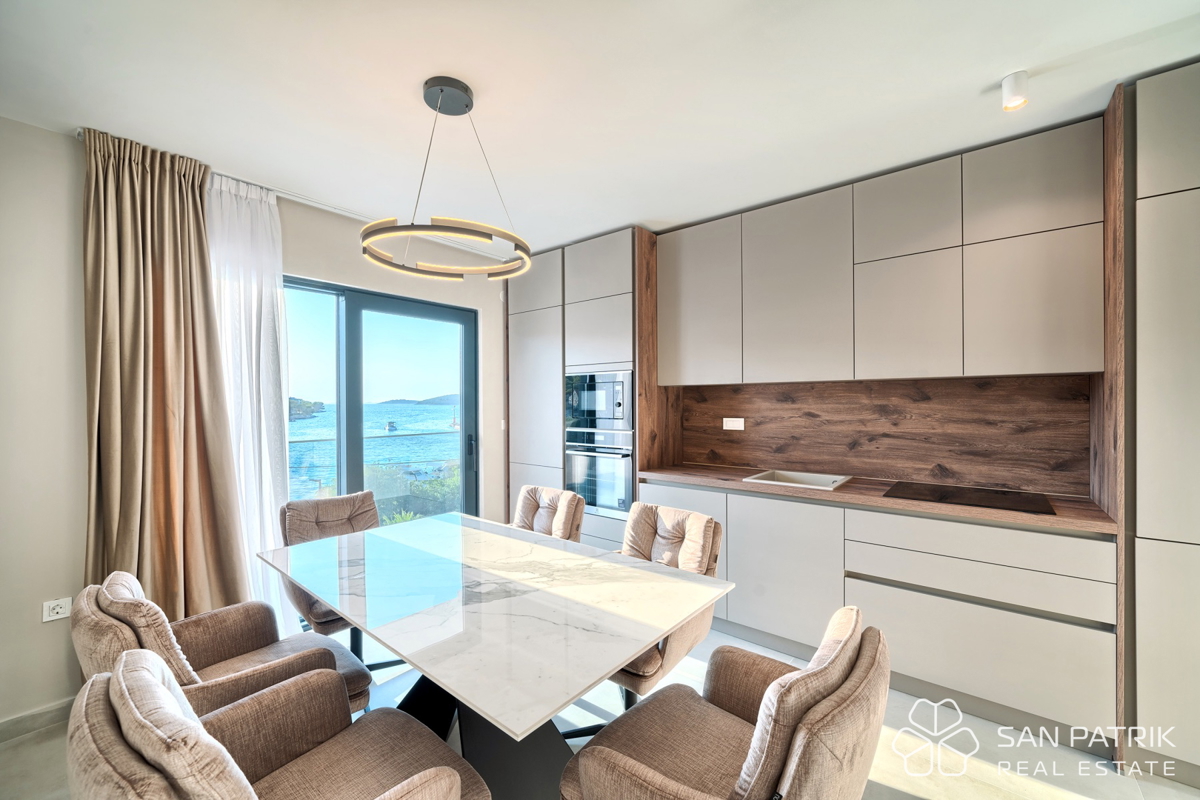 RAŽANJ – VILLA MEDITERRANEA MODERNA IN PRIMA FILA SUL MARE CON PISCINA