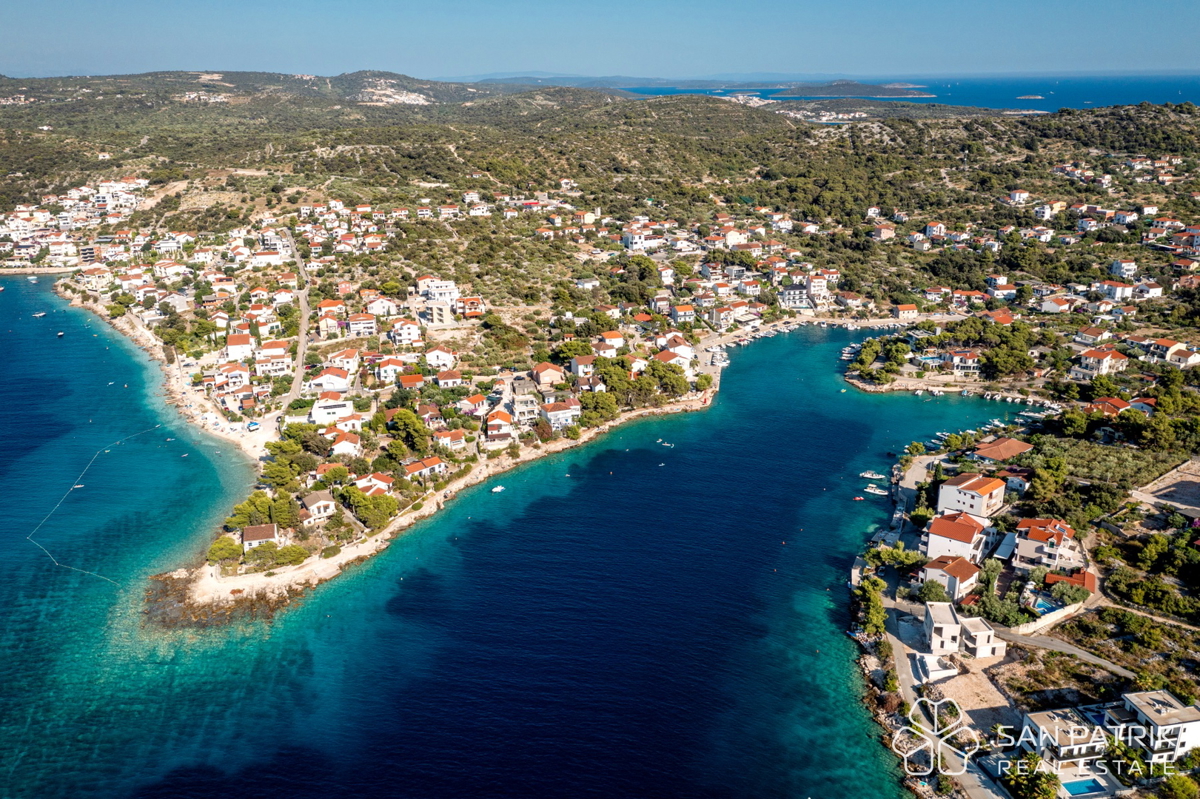 RAŽANJ – VILLA MEDITERRANEA MODERNA IN PRIMA FILA SUL MARE CON PISCINA