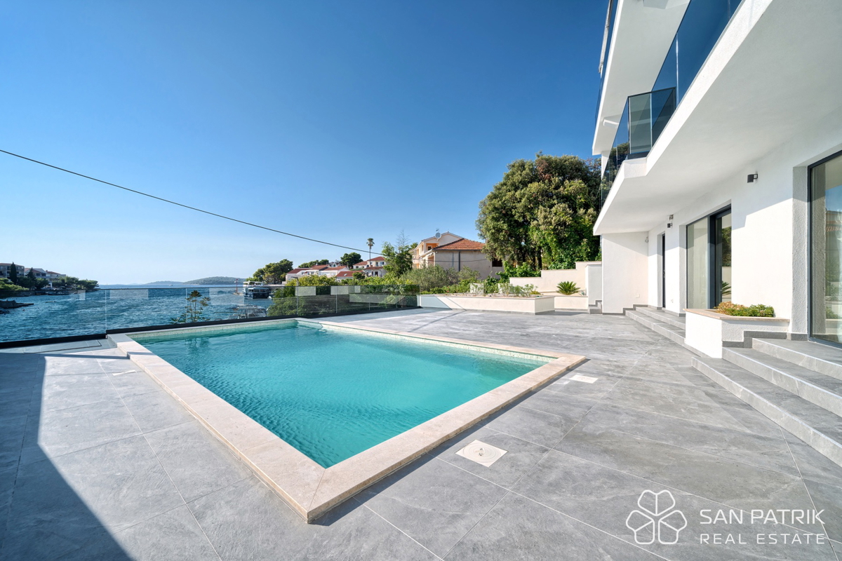 RAŽANJ – VILLA MEDITERRANEA MODERNA IN PRIMA FILA SUL MARE CON PISCINA