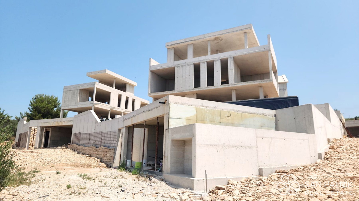 Villa moderna con vista mare sull'isola di Brač