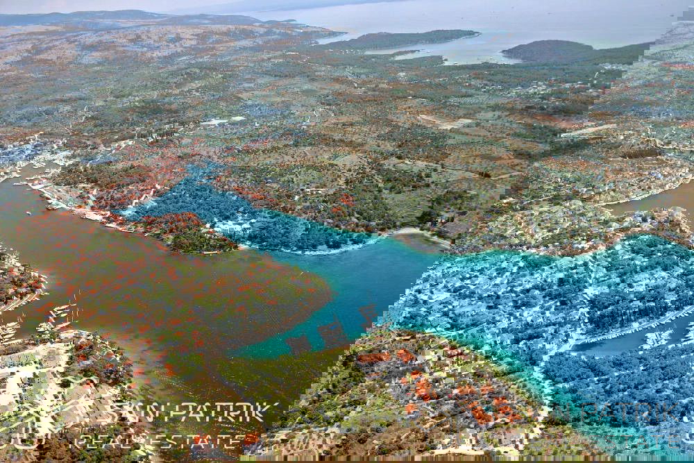 Villa moderna con vista mare sull'isola di Brač