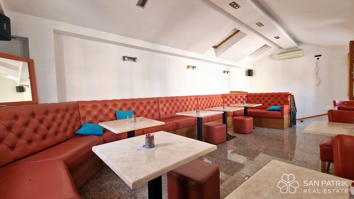 Locale commerciale per la ristorazione nel centro storico di Omišalj a Krk