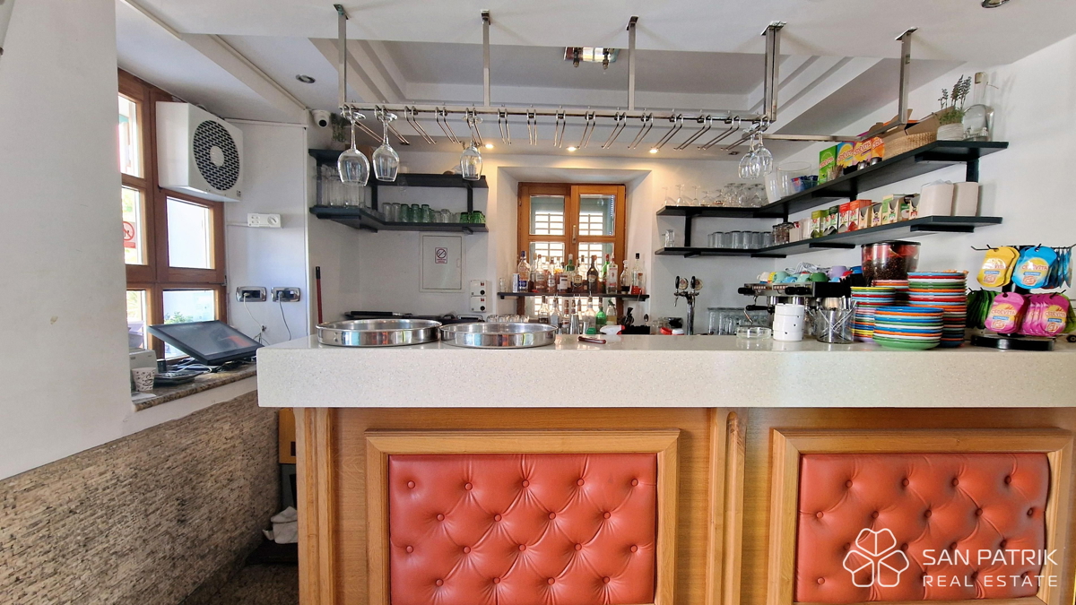 Locale commerciale per la ristorazione nel centro storico di Omišalj a Krk