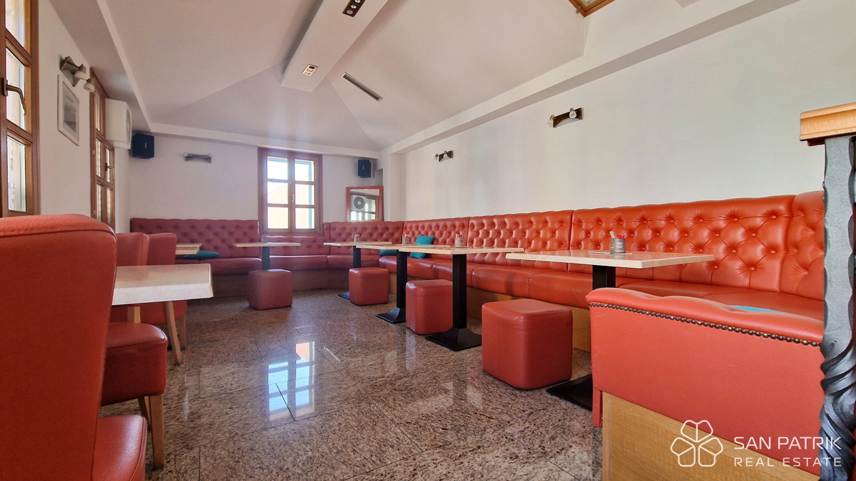 Locale commerciale per la ristorazione nel centro storico di Omišalj a Krk