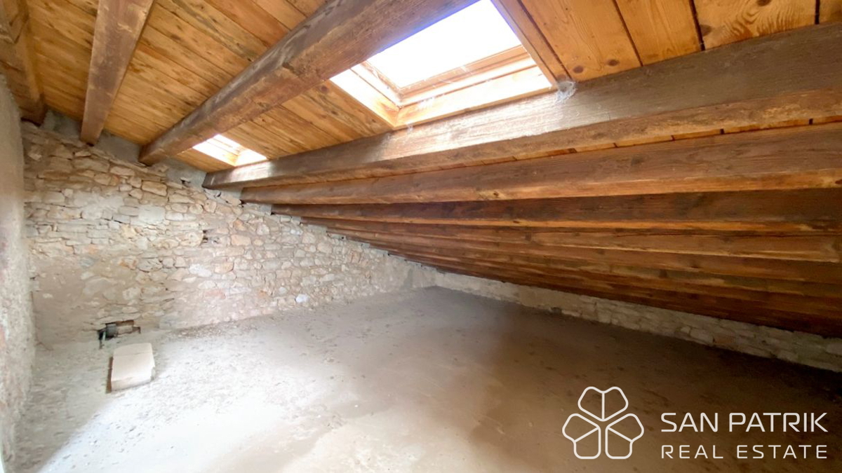 Stanzia storica con grande potenziale turistico, vista mare