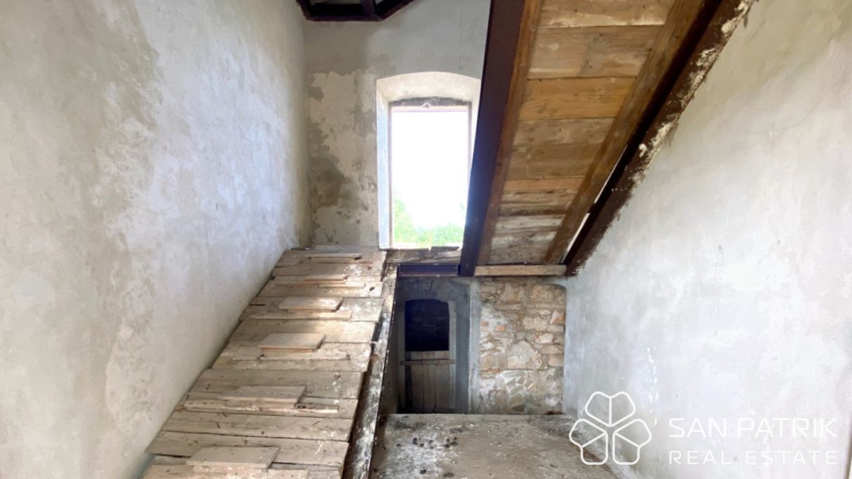 Stanzia storica con grande potenziale turistico, vista mare