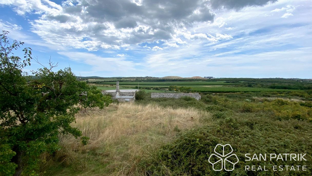 Stanzia storica con grande potenziale turistico, vista mare