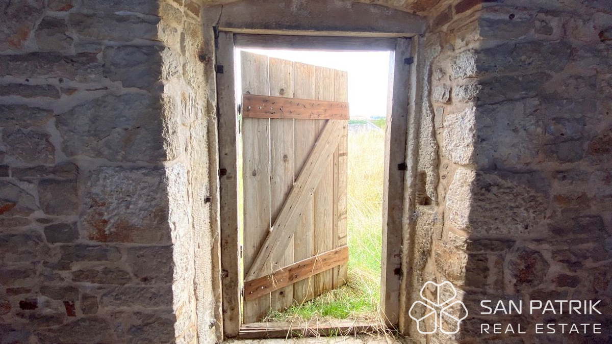 Stanzia storica con grande potenziale turistico, vista mare