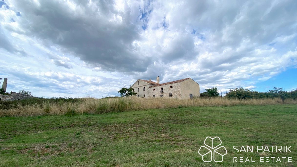 Stanzia storica con grande potenziale turistico, vista mare