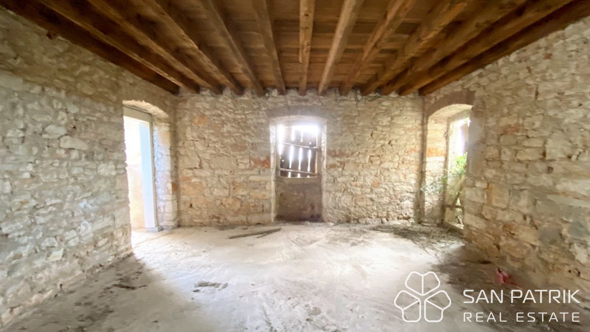 Stanzia storica con grande potenziale turistico, vista mare