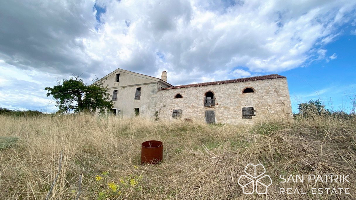 Stanzia storica con grande potenziale turistico, vista mare