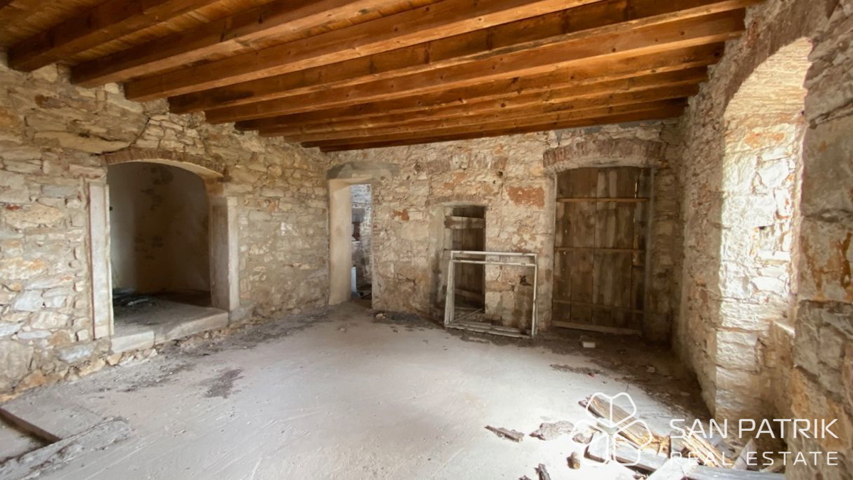 Stanzia storica con grande potenziale turistico, vista mare