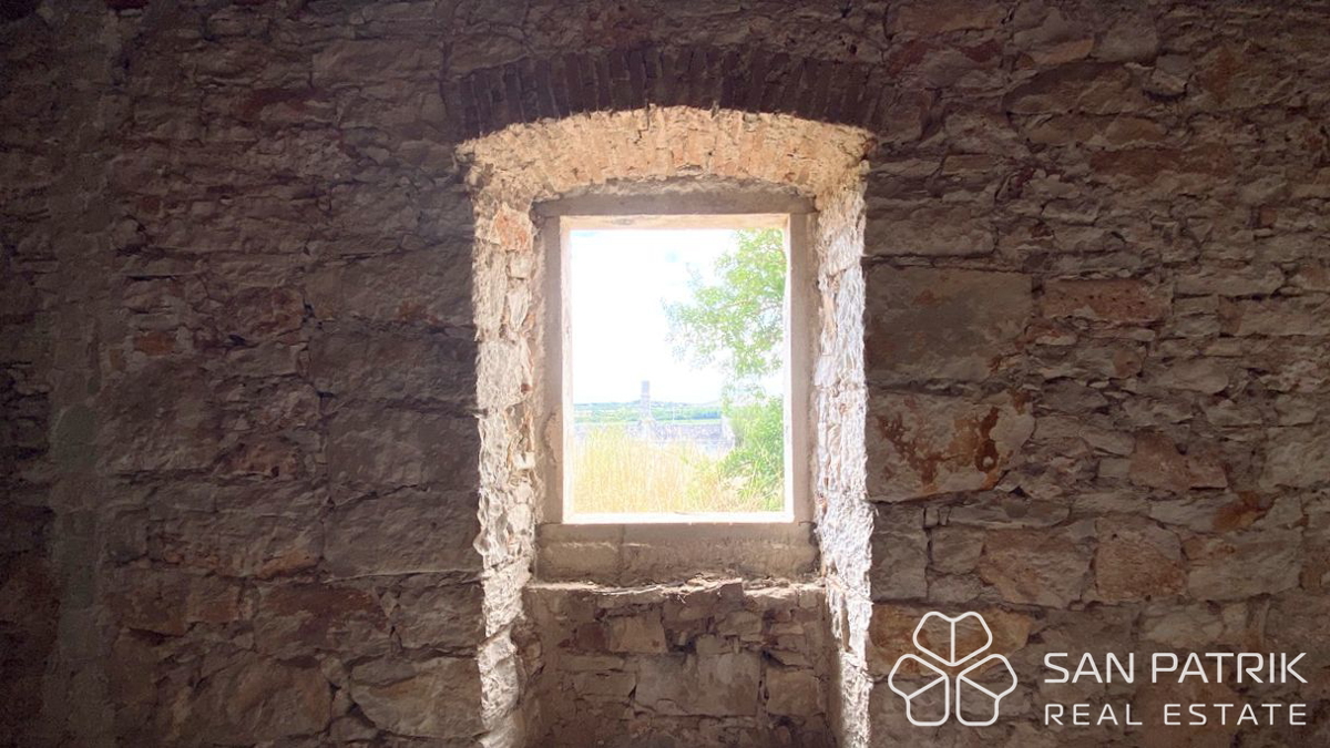 Stanzia storica con grande potenziale turistico, vista mare