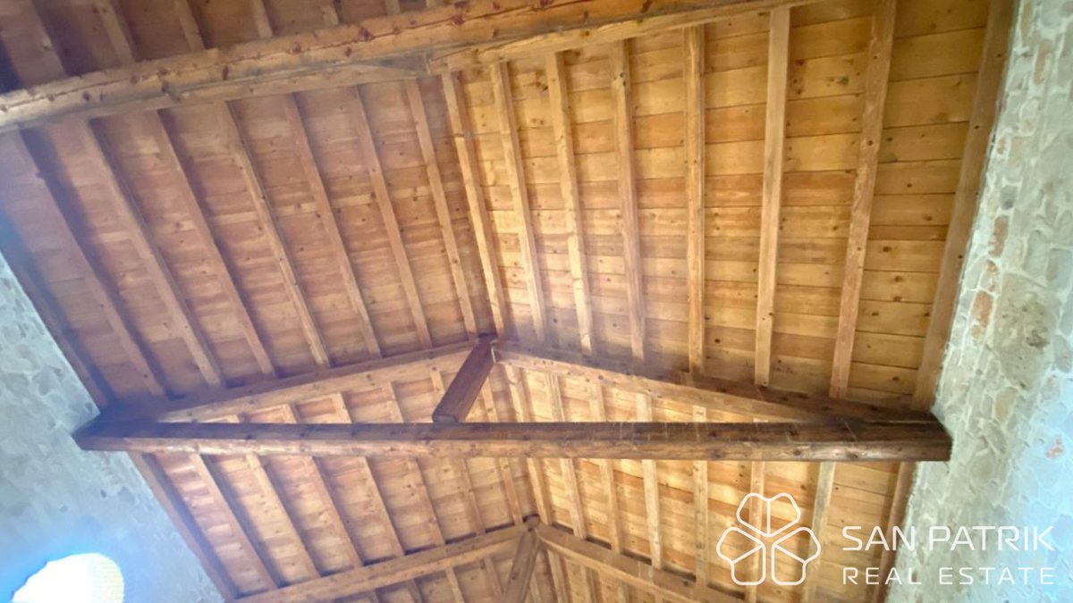 Stanzia storica con grande potenziale turistico, vista mare