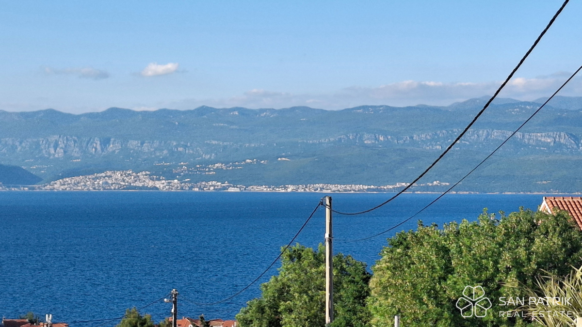 Vrbnik, isola di Krk: terreno edificabile in posizione elevata