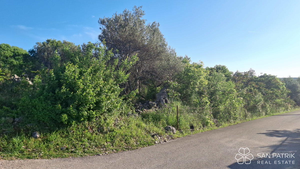 Vrbnik, isola di Krk: terreno edificabile in posizione elevata