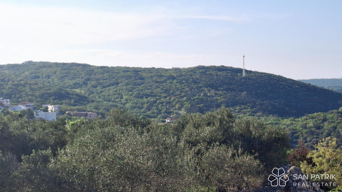 Vrbnik, isola di Krk: terreno edificabile in posizione elevata