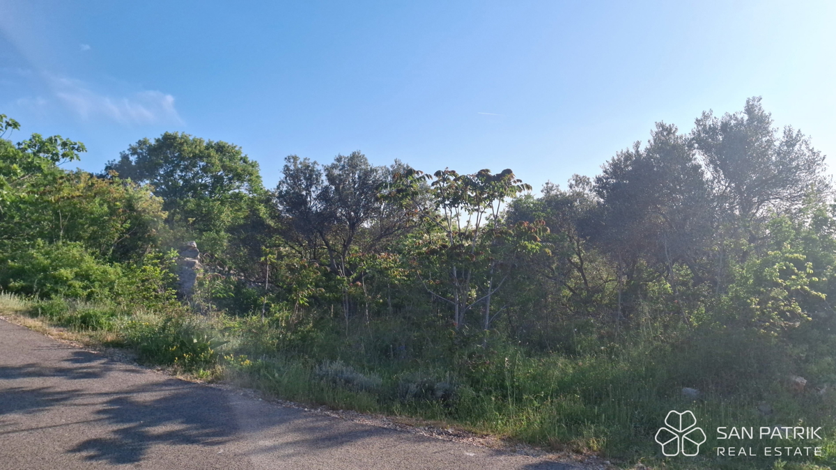 Vrbnik, isola di Krk: terreno edificabile in posizione elevata