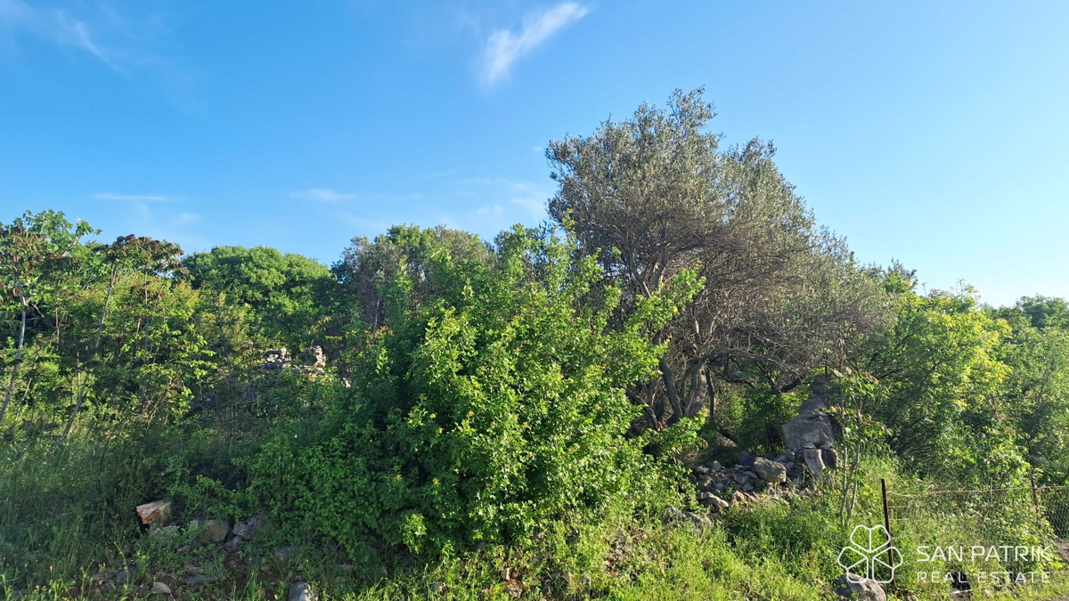 Vrbnik, isola di Krk: terreno edificabile in posizione elevata