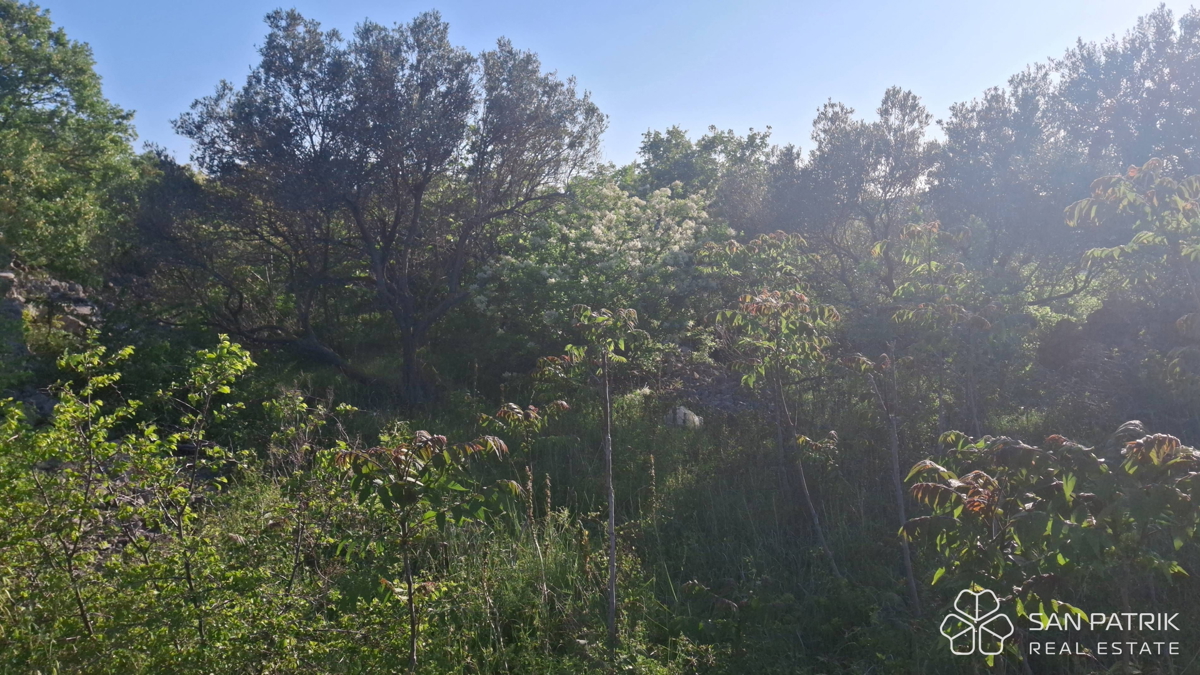 Vrbnik, isola di Krk: terreno edificabile in posizione elevata