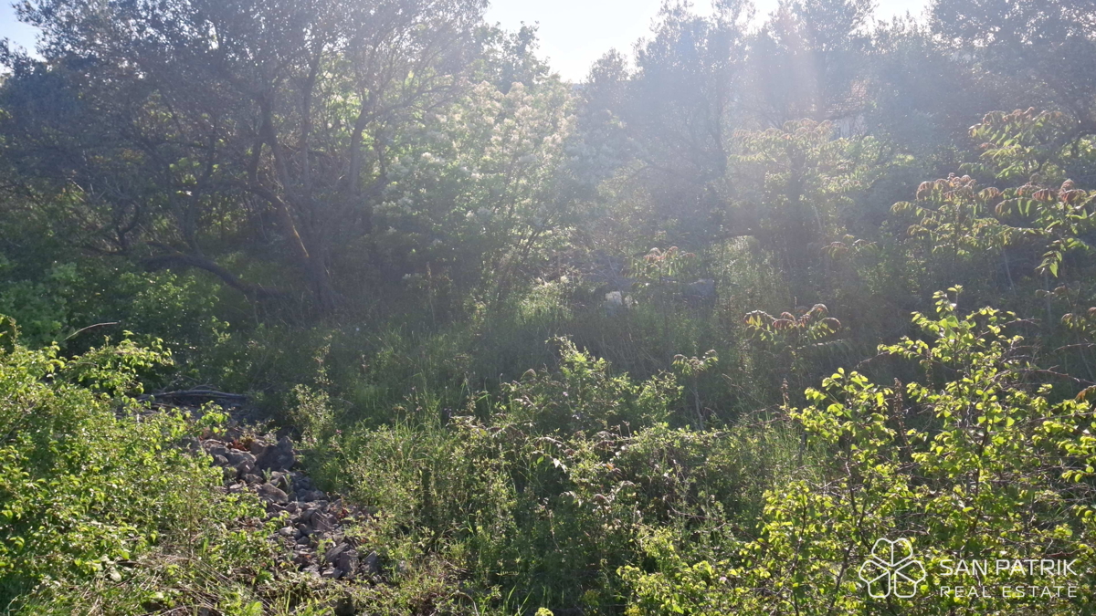 Vrbnik, isola di Krk: terreno edificabile in posizione elevata