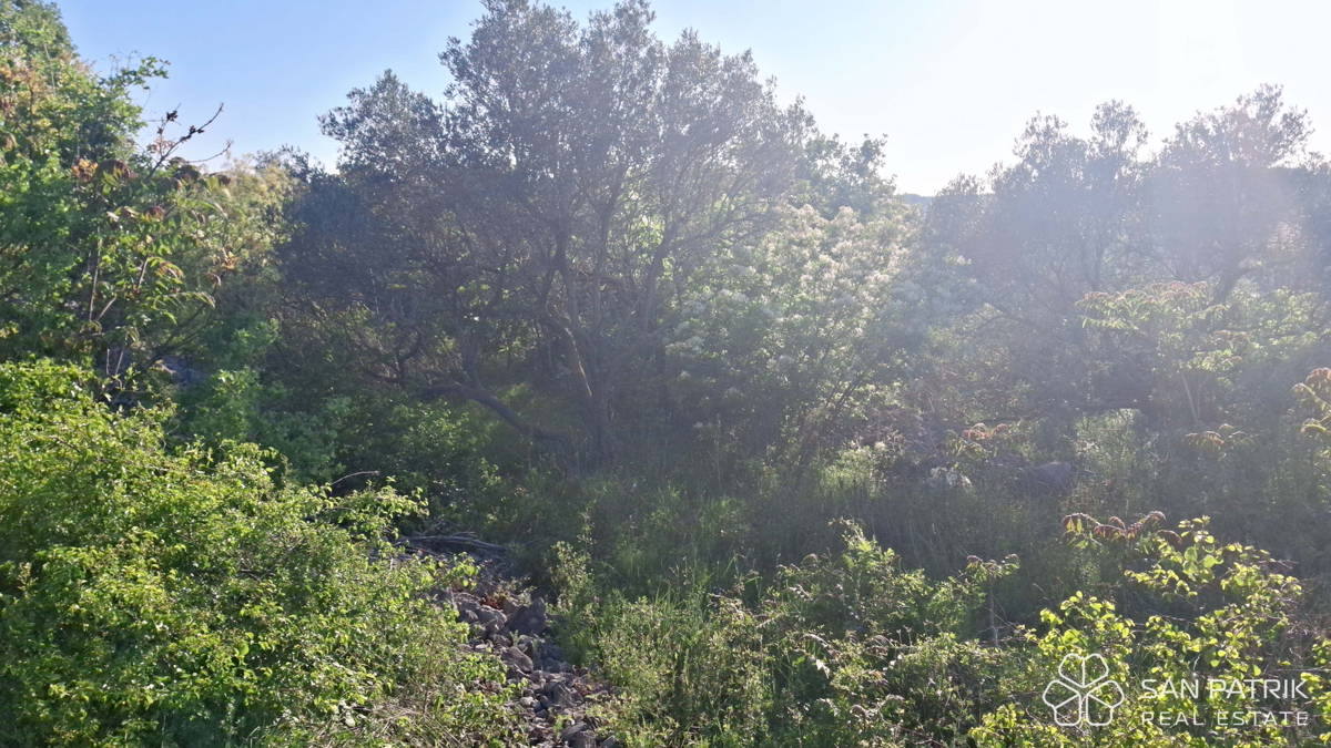 Vrbnik, isola di Krk: terreno edificabile in posizione elevata