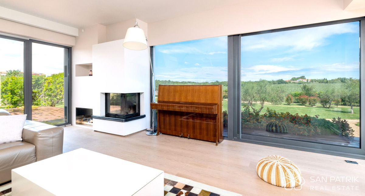 Villa mediterranea con piscina e vista mare a Umag