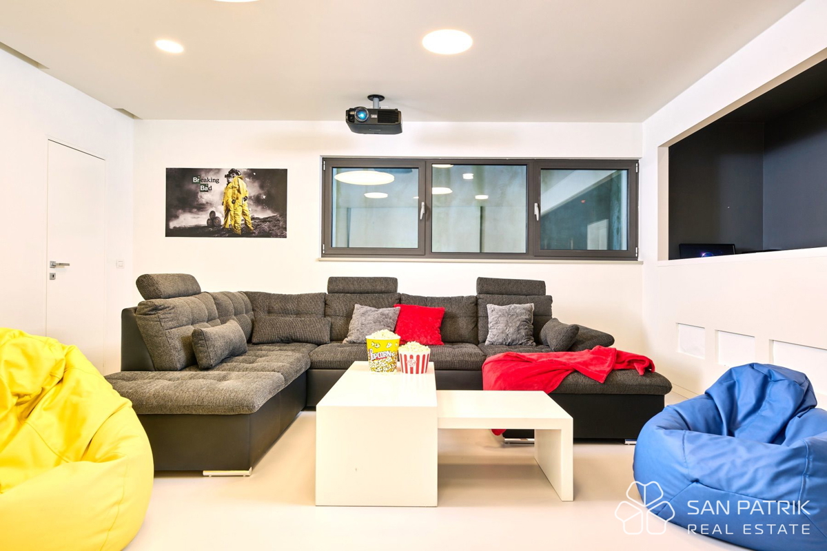 Villa mediterranea con piscina e vista mare a Umag