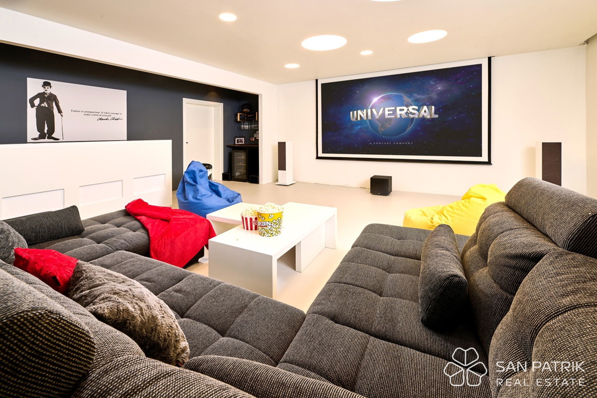 Villa mediterranea con piscina e vista mare a Umag