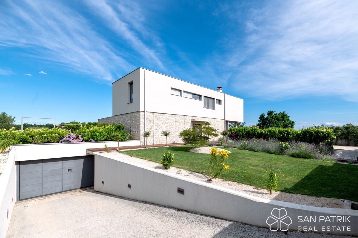 Villa mediterranea con piscina e vista mare a Umag
