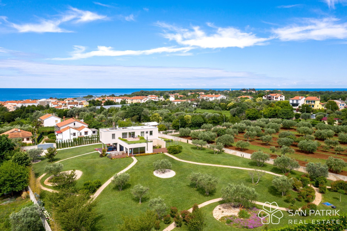 Villa mediterranea con piscina e vista mare a Umag