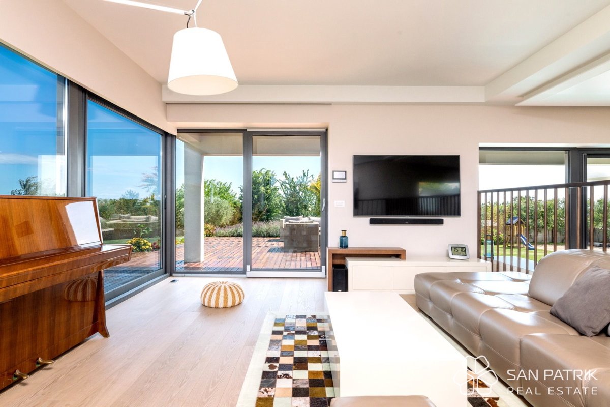 Villa mediterranea con piscina e vista mare a Umag