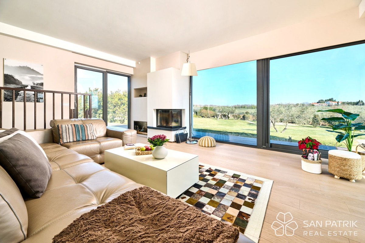 Villa mediterranea con piscina e vista mare a Umag