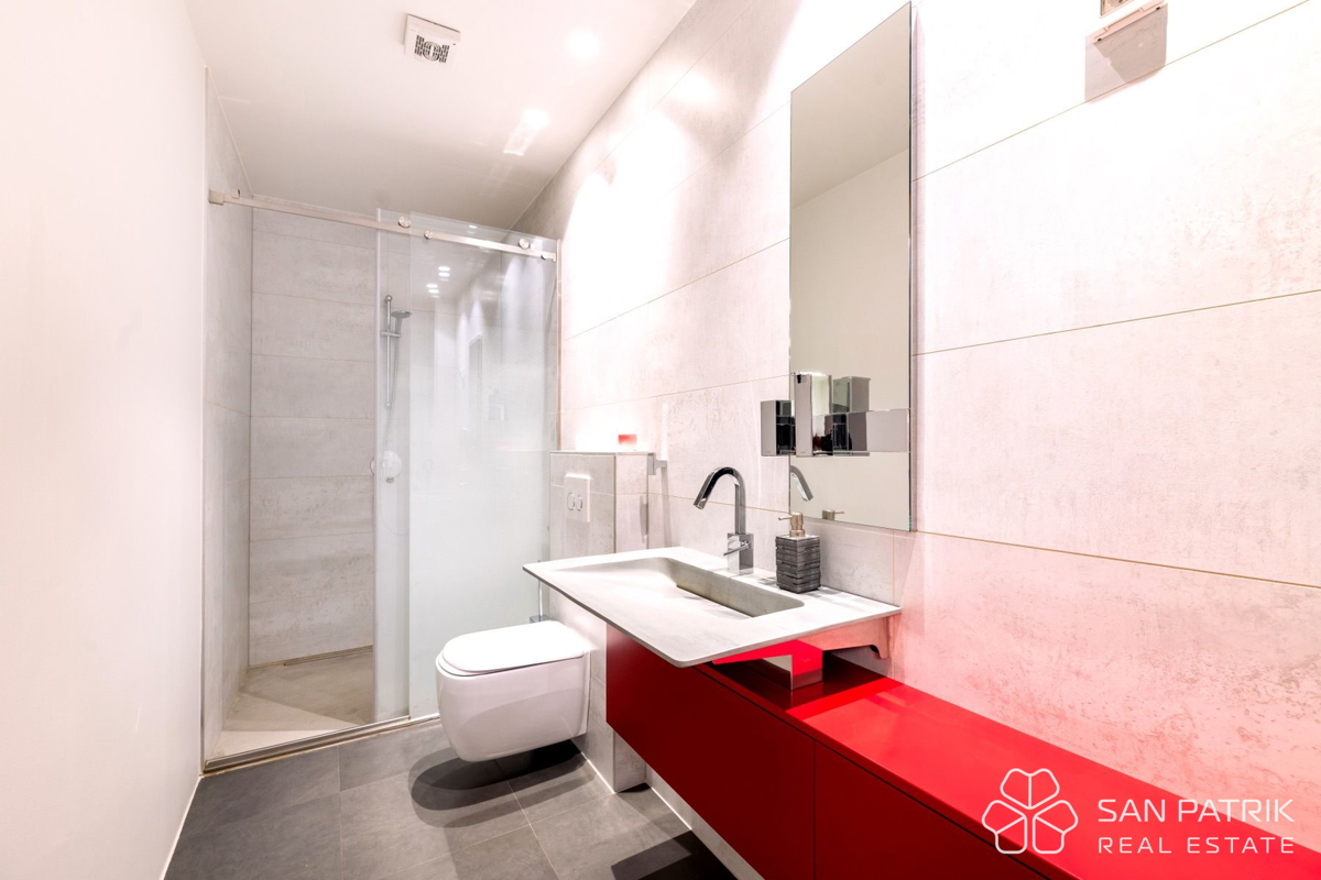 Villa mediterranea con piscina e vista mare a Umag