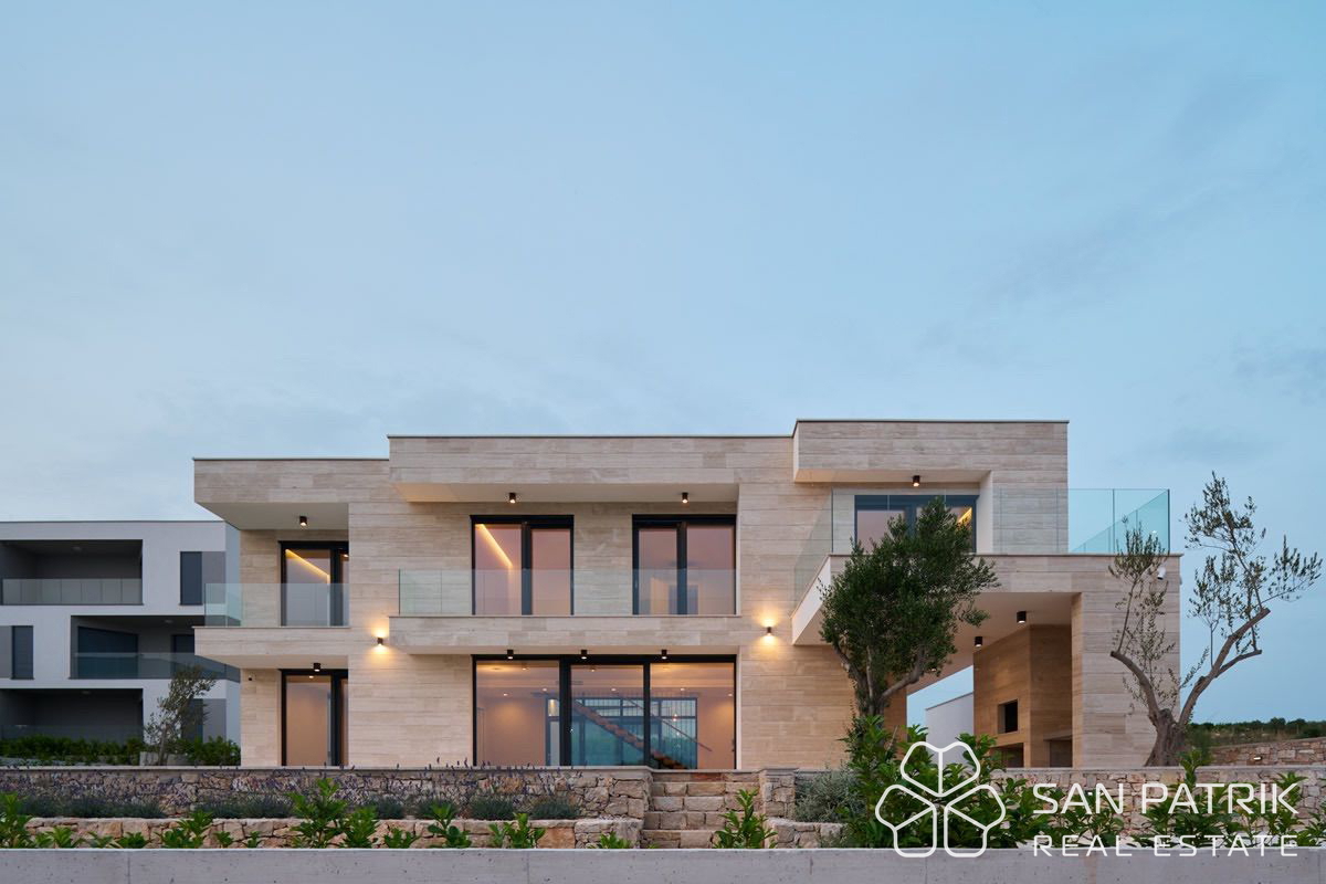 Villa di lusso con vista panoramica sul mare, nei dintorni di Biograd na moru