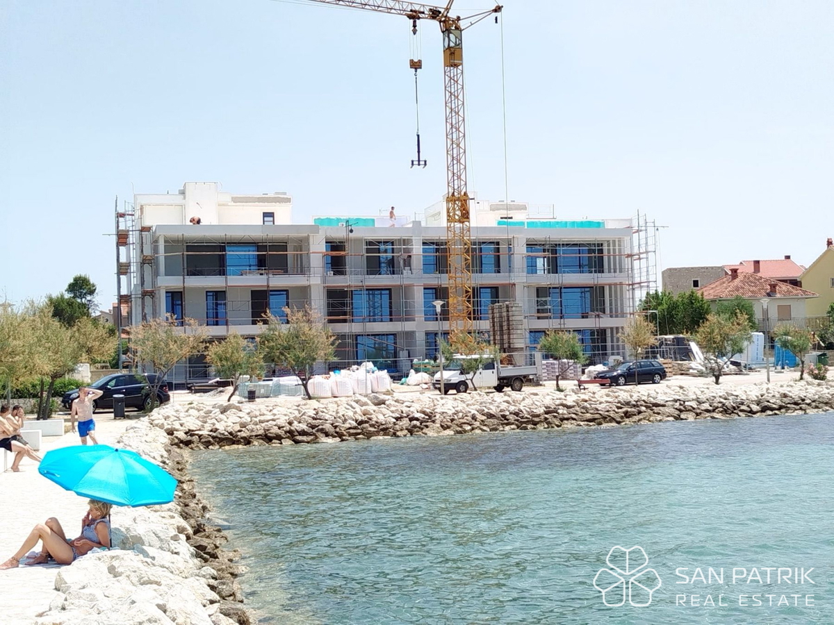ESCLUSIVA NUOVA COSTRUZIONE A ZATON VICINO A ZADAR - PRIMA FILA SUL MARE