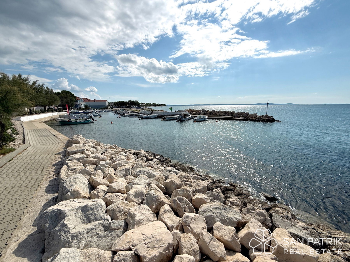 ESCLUSIVA NUOVA COSTRUZIONE A ZATON VICINO A ZADAR - PRIMA FILA SUL MARE