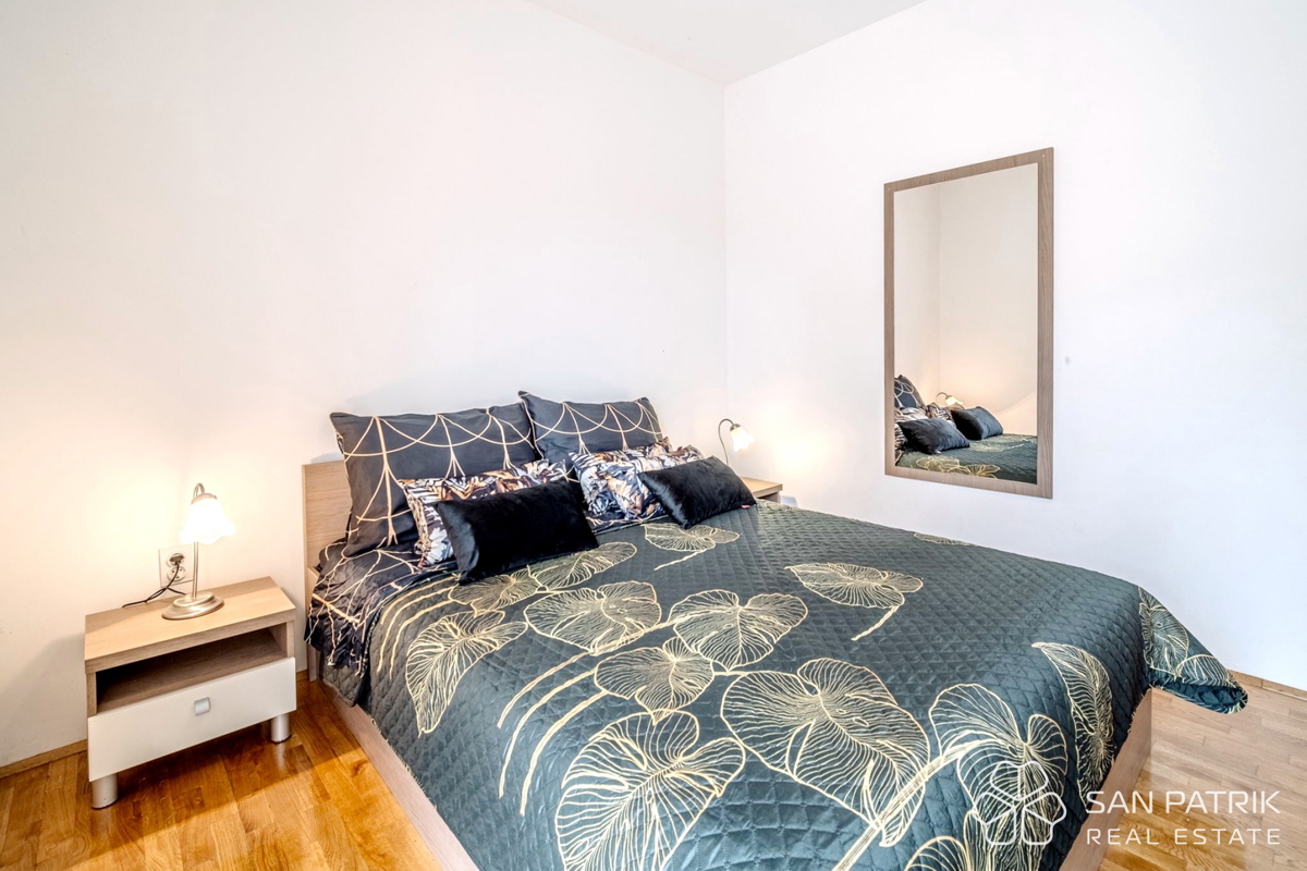 Edificio con 6 appartamenti in prima fila sul mare, Milna, isola di Brač