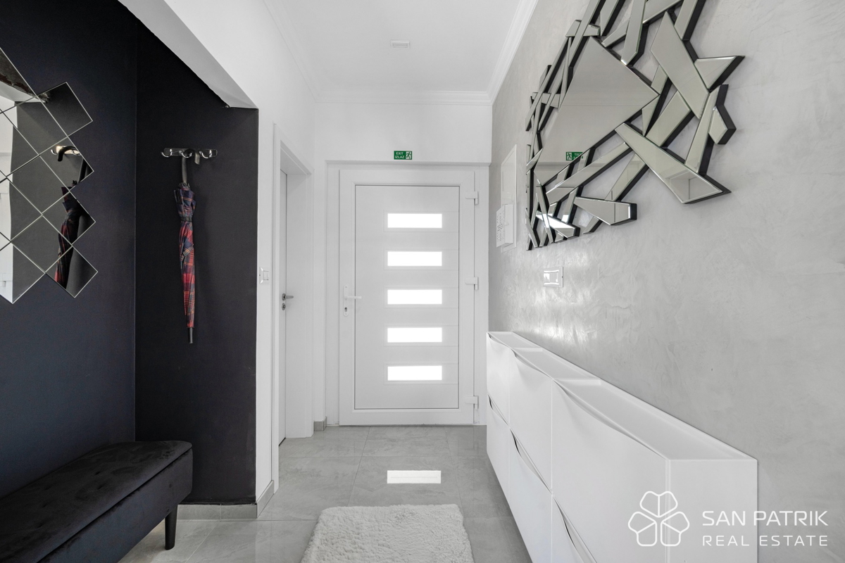 Moderna casa a piano terra (142 m2) con ampio cortile, a 5 minuti da Šibenik