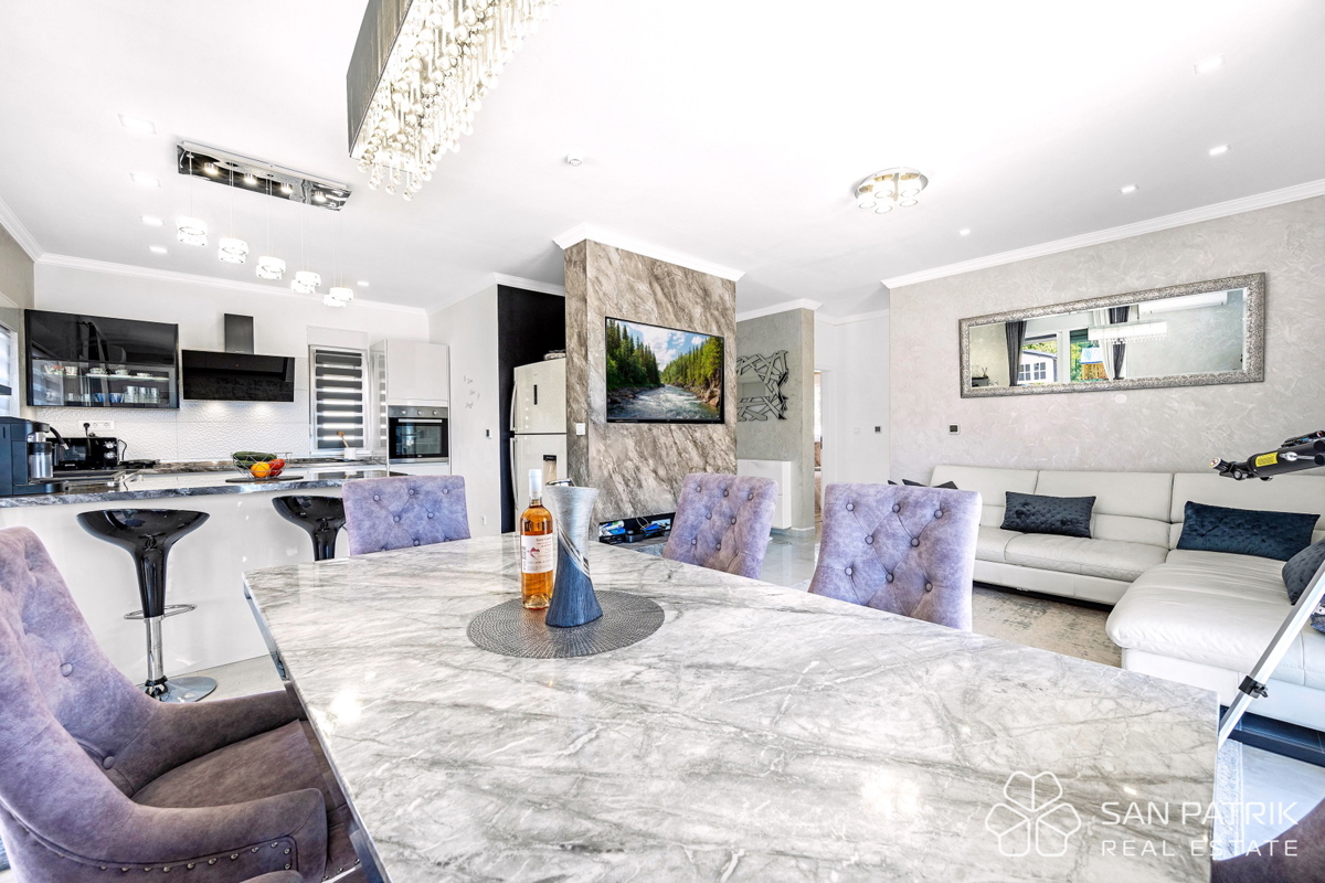 Moderna casa a piano terra (142 m2) con ampio cortile, a 5 minuti da Šibenik