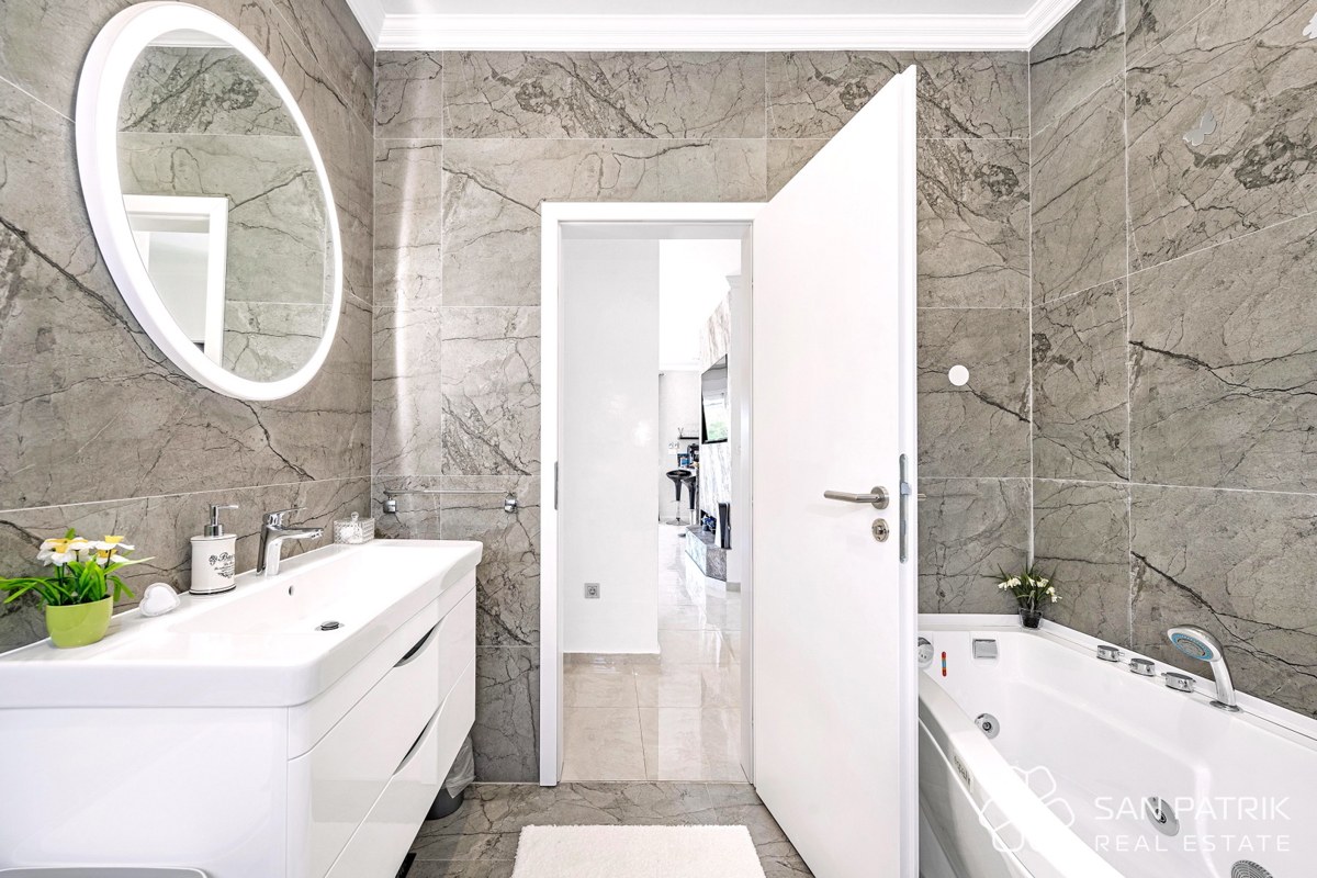 Moderna casa a piano terra (142 m2) con ampio cortile, a 5 minuti da Šibenik