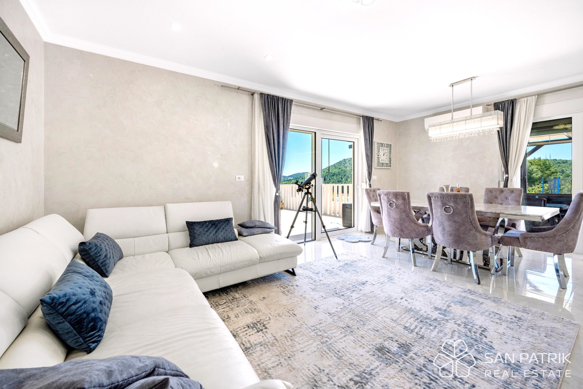 Moderna casa a piano terra (142 m2) con ampio cortile, a 5 minuti da Šibenik