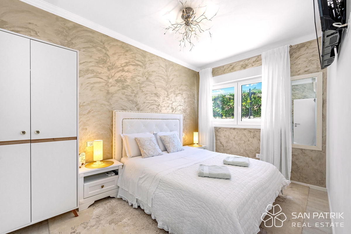 Moderna casa a piano terra (142 m2) con ampio cortile, a 5 minuti da Šibenik