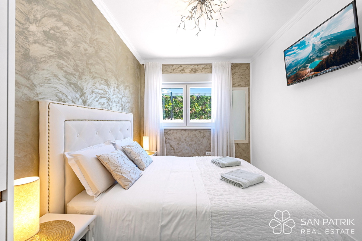 Moderna casa a piano terra (142 m2) con ampio cortile, a 5 minuti da Šibenik