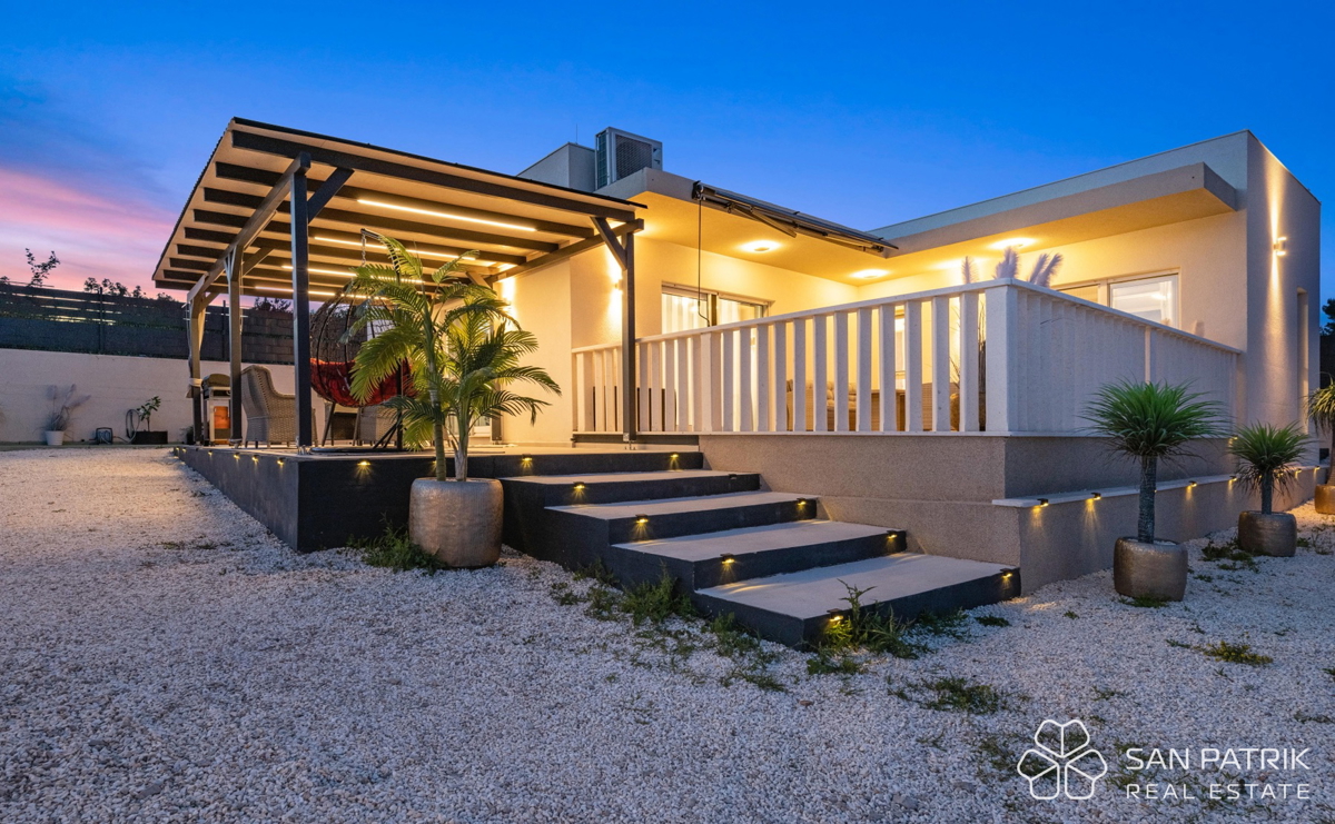 Moderna casa a piano terra (142 m2) con ampio cortile, a 5 minuti da Šibenik