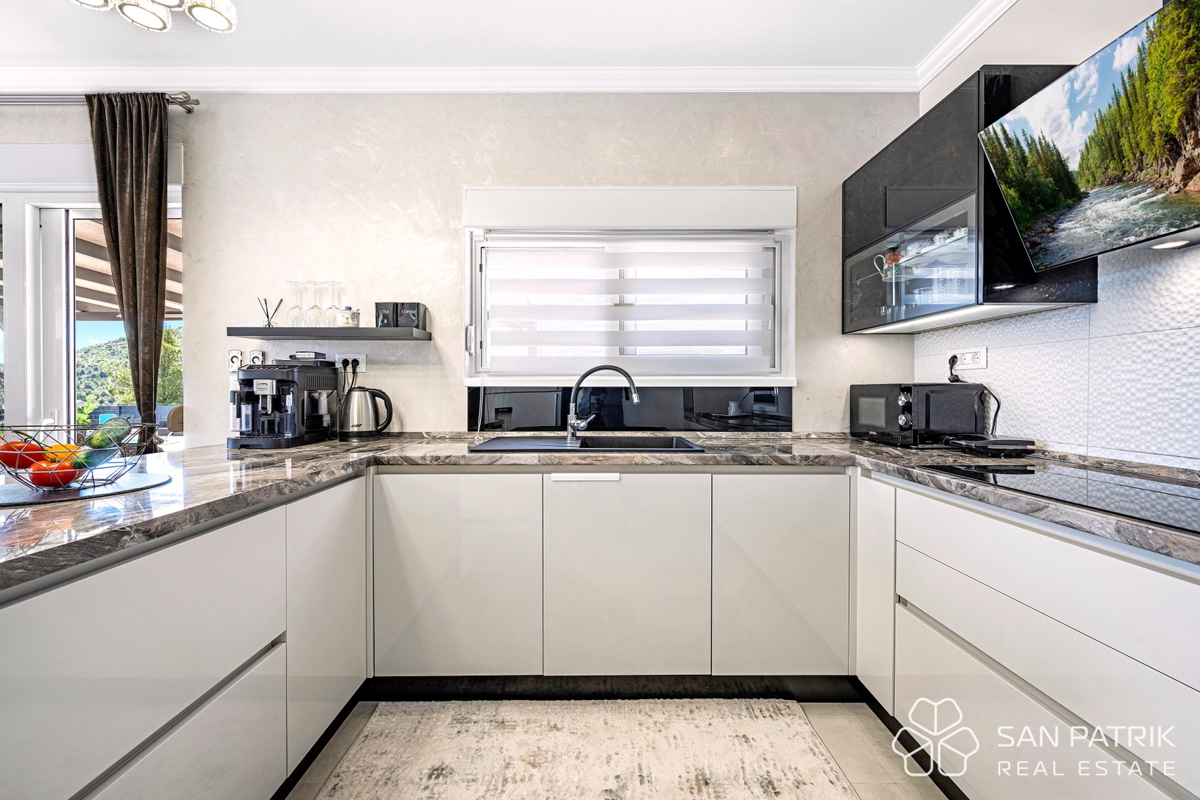 Moderna casa a piano terra (142 m2) con ampio cortile, a 5 minuti da Šibenik