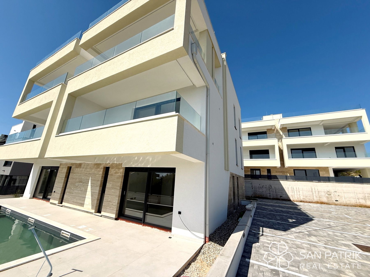 Appartamento moderno (156m2), a 250m dal mare con piscina a Kožino