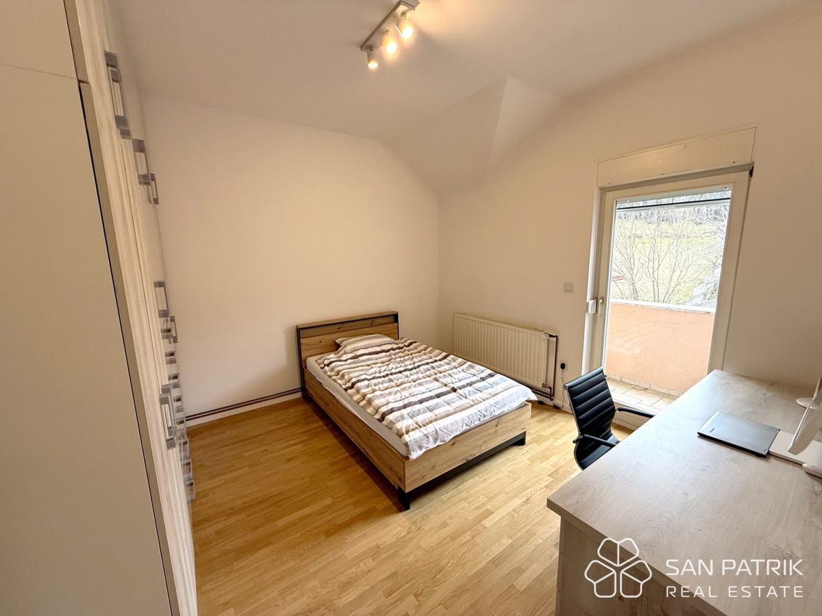 Attico moderno a Mlinovi – stile Art Deco e vista sulla natura