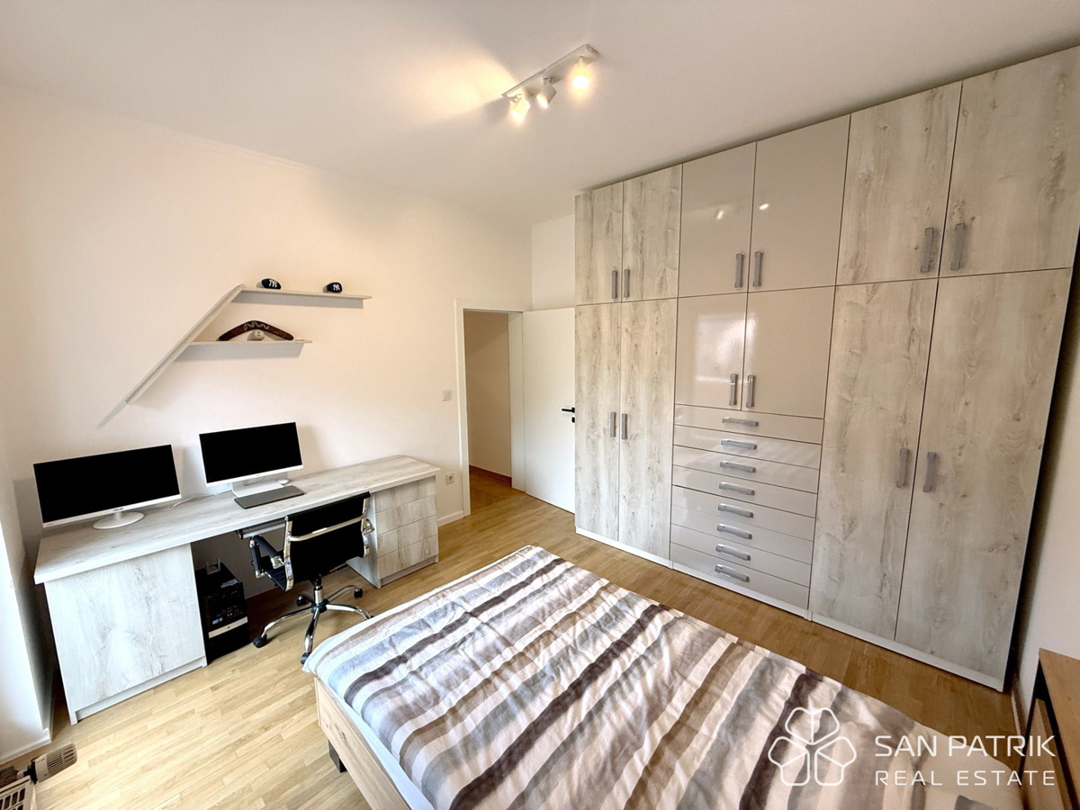 Attico moderno a Mlinovi – stile Art Deco e vista sulla natura